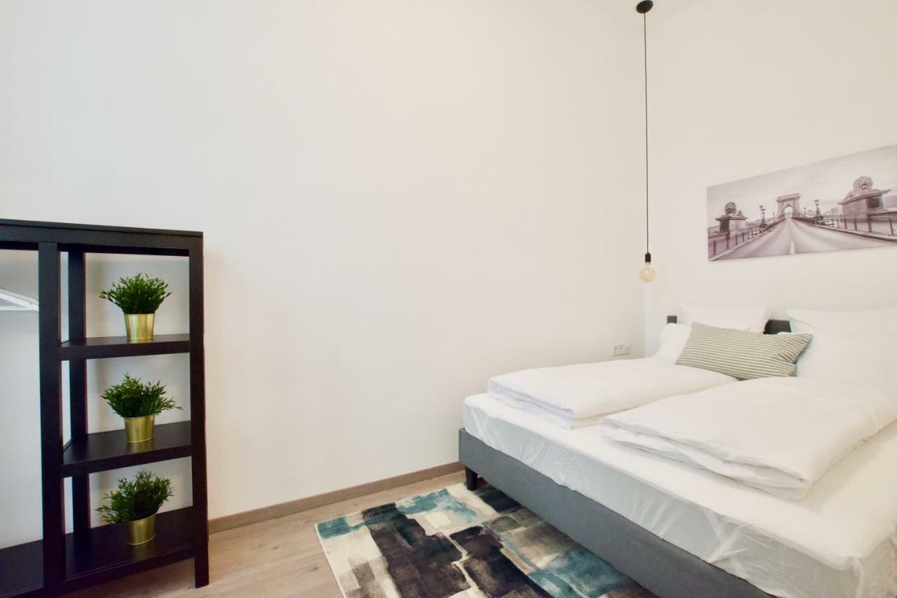Standard Apartment By Hi5 - Rakoczi Ut 23 ブダペスト エクステリア 写真